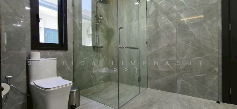 Impress House Village, Chon Buri (Pattaya), Nong Pru, Bang Lamung (Pattaya), Chon Buri (Pattaya), 5 Bedrooms, 330 sqm, Semi-Detached House (Twin House) For Sale, by Sathida Limphasut (App), 500193610 - DDproperty.com