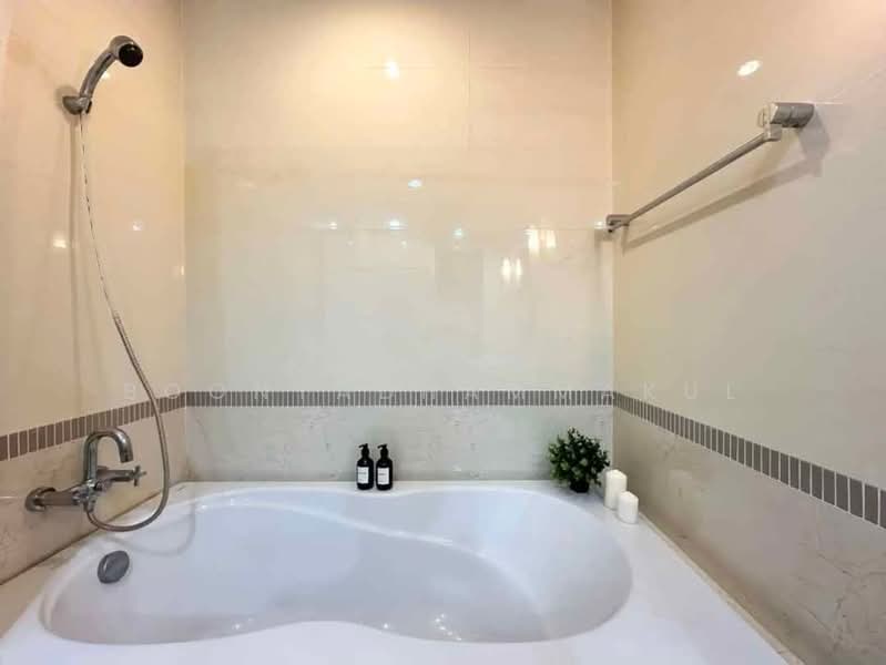 Baan Klang Krung Siam-Pathumwan, Bangkok, Petchburi Road, Thanon Phetchaburi, Ratchathewi, Bangkok, 1 Bedroom, 50 sqm, Condo For Rent, by Kitnipat Boonyadhammakul, 500193617 - DDproperty.com