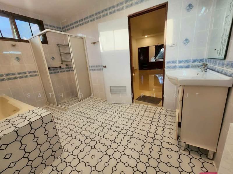 Eakmongkol Village, Chon Buri (Pattaya), Nong Pru, Bang Lamung (Pattaya), Chon Buri (Pattaya), 5 Bedrooms, 150 sqm, Single Detached House For Rent, by Sathida Limphasut (App), 500193641 - DDproperty.com