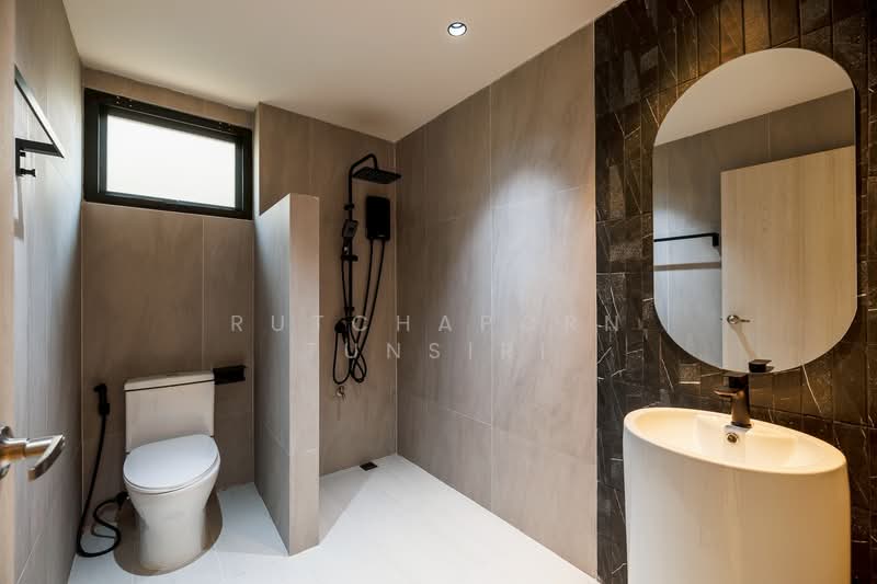 Pool Villa ให้เช่า ใกล้โรงเรียนนานาชาตินครพายัพ เพียง 5 นาที ค่าเช่า 120,000 บาท / เดือน No.5P001, Chiang Mai, San Phi Sua, Muang Chiang Mai, Chiang Mai, 5 Bedrooms, 300 sqm, Single Detached House For Rent, by Rutchaporn Tunsiri, 500193769 - DDproperty.com