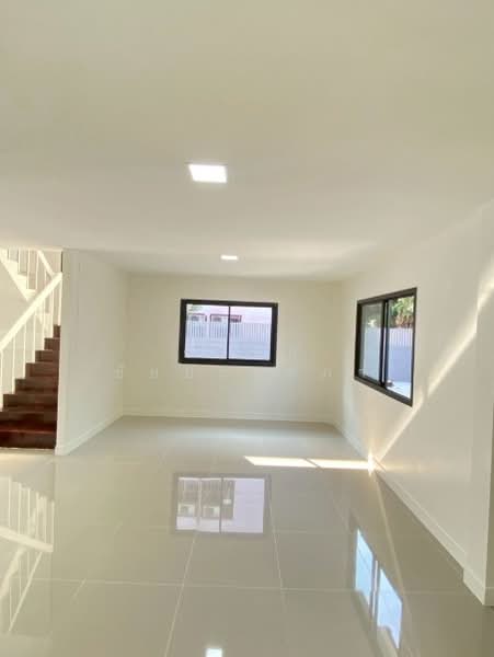 หมู่บ้านเมืองเอกรังสิต, Pathum Thani, ถนนพหลโยธิน ตำบลหลักหก อำเภอเมืองปทุมธานี, Lak Hok, Muang Pathum Thani, Pathum Thani, 4 Bedrooms, 250 sqm, Single Detached House For Sale, by ชลิภา ชัยยะกุลภา, 500194317 - DDproperty.com