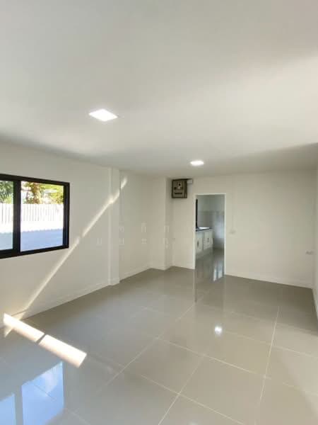 หมู่บ้านเมืองเอกรังสิต, Pathum Thani, ถนนพหลโยธิน ตำบลหลักหก อำเภอเมืองปทุมธานี, Lak Hok, Muang Pathum Thani, Pathum Thani, 4 Bedrooms, 250 sqm, Single Detached House For Sale, by ชลิภา ชัยยะกุลภา, 500194317 - DDproperty.com