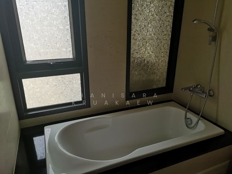 Socio Reference 61, Bangkok, Sukhumvit 61, Khlongtoei Nua, Watthana, Bangkok, 2 Bedrooms, 60 sqm, Condo For Rent, by Chanisara Kruakaew, 500194383 - DDproperty.com