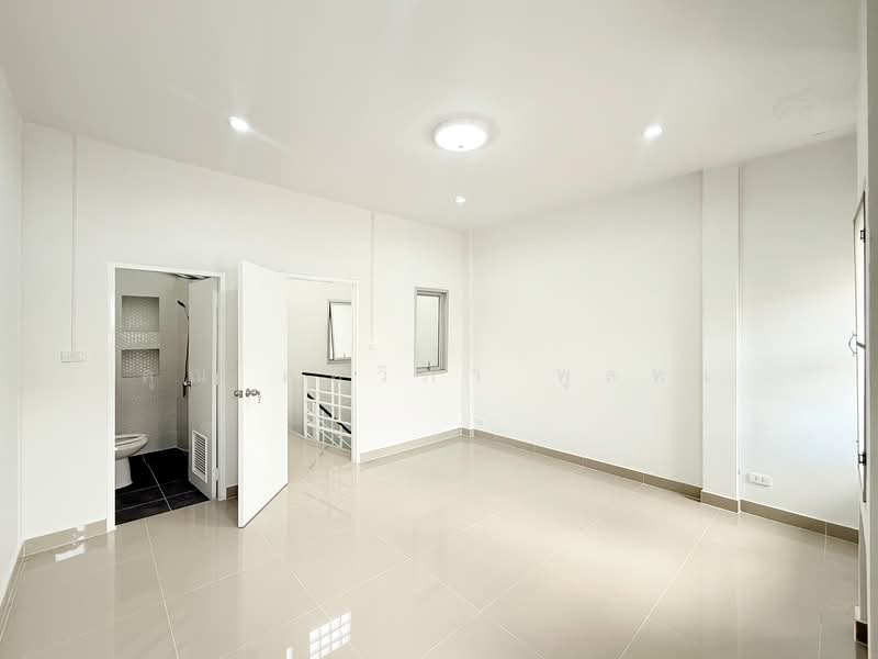 Rimsuan Donmuang, Bangkok, Si Khan, Don Mueang, Bangkok, 4 Bedrooms, 150 sqm, Townhouse For Sale, by คุณ ศศิวิภา พูลทา, 500194413 - DDproperty.com