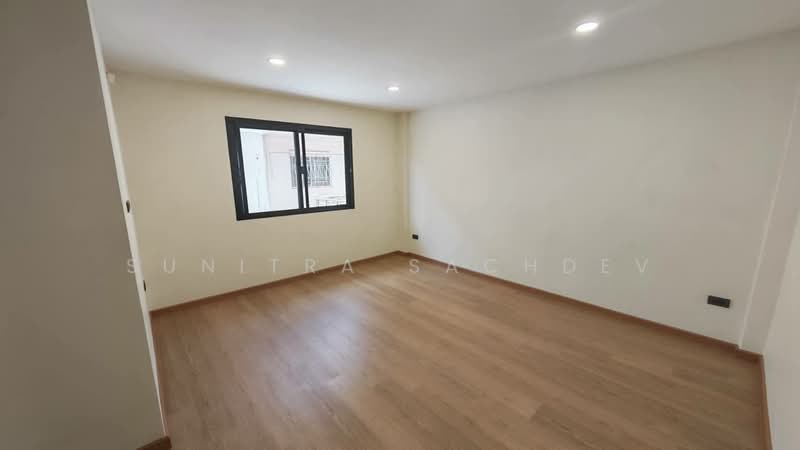 หมู่บ้านวราธร วิลล์ ซอยพัฒนาการ44, Bangkok, Suan Luang, Suan Luang, Bangkok, 4 Bedrooms, 300 sqm, Townhouse For Sale, by Sunitra Sachdev, 500194422 - DDproperty.com