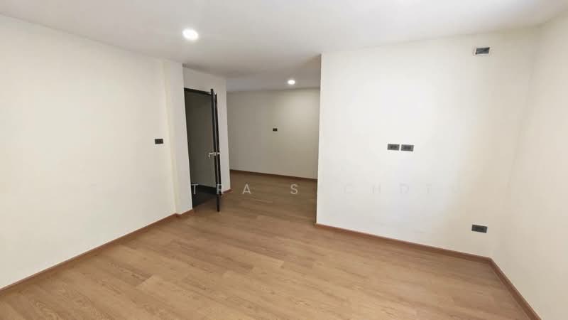 หมู่บ้านวราธร วิลล์ ซอยพัฒนาการ44, Bangkok, Suan Luang, Suan Luang, Bangkok, 4 Bedrooms, 300 sqm, Townhouse For Sale, by Sunitra Sachdev, 500194422 - DDproperty.com