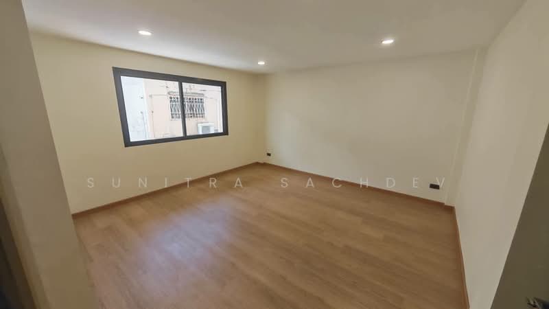 หมู่บ้านวราธร วิลล์ ซอยพัฒนาการ44, Bangkok, Suan Luang, Suan Luang, Bangkok, 4 Bedrooms, 300 sqm, Townhouse For Sale, by Sunitra Sachdev, 500194422 - DDproperty.com