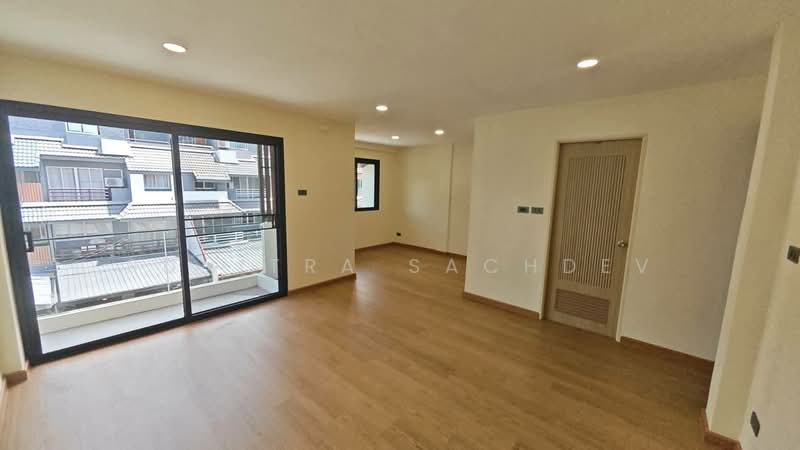 หมู่บ้านวราธร วิลล์ ซอยพัฒนาการ44, Bangkok, Suan Luang, Suan Luang, Bangkok, 4 Bedrooms, 300 sqm, Townhouse For Sale, by Sunitra Sachdev, 500194422 - DDproperty.com