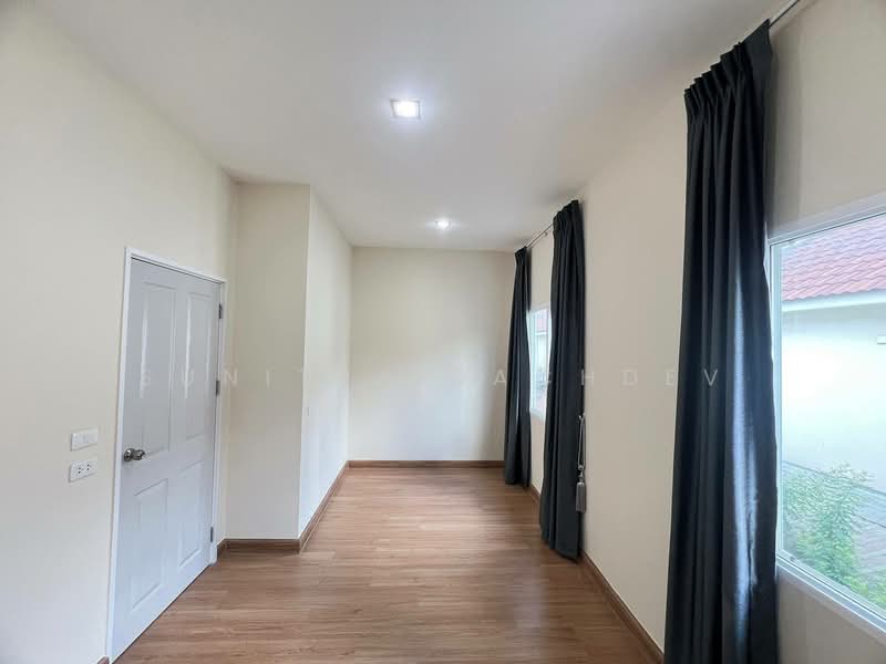 Golden Town Chalermprakiat - Suanluang, Bangkok, Soi Chaloem Phrakiat Rama 9 Soi 30 Yaek 14, Kanchanaphisek Road, Dok Mai, Prawet, Bangkok, 3 Bedrooms, 110 sqm, Townhouse For Rent, by Sunitra Sachdev, 500194460 - DDproperty.com