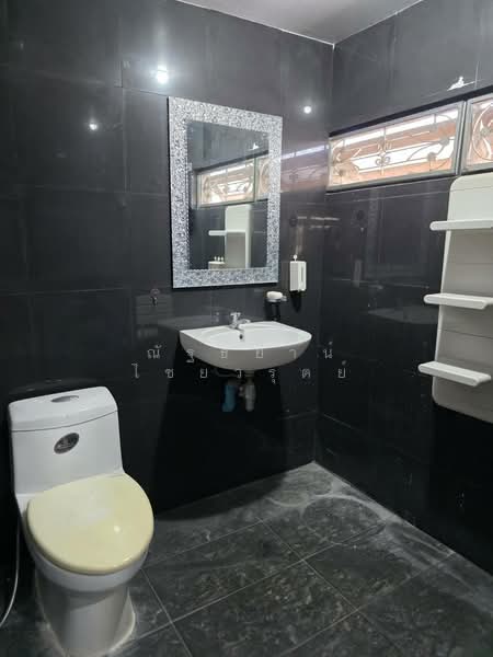 ขายที่ดินพร้มบ้านเดี่ยว 2 ชั้น ในซอยติวานนท์-ปากเกร็ด 28 ( เกร็ดมณี ) ใก้ลโรงเรียนสวนกุหลาบ, Nonthaburi, ติวานนท์, Bang Phut, Pak Kret, Nonthaburi, 4 Bedrooms, 300 sqm, Single Detached House For Sale, by ณัฐธยาน์ ไชยวรุตย์, 500194572 - DDproperty.com