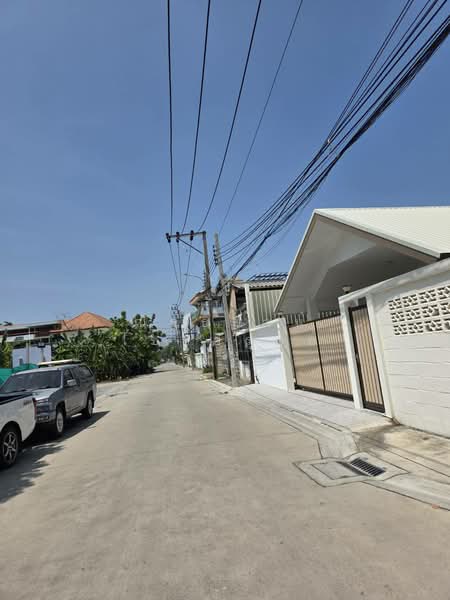 ขายที่ดินพร้มบ้านเดี่ยว 2 ชั้น ในซอยติวานนท์-ปากเกร็ด 28 ( เกร็ดมณี ) ใก้ลโรงเรียนสวนกุหลาบ, Nonthaburi, ติวานนท์, Bang Phut, Pak Kret, Nonthaburi, 4 Bedrooms, 300 sqm, Single Detached House For Sale, by ณัฐธยาน์ ไชยวรุตย์, 500194572 - DDproperty.com