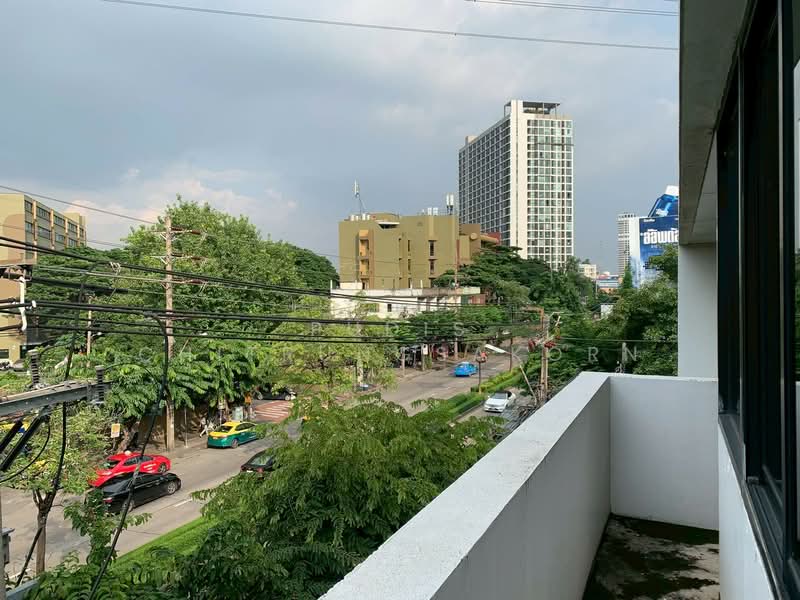 5 แยกลาดพร้าว | อาคารให้เช่า, กรุงเทพ, จอมพล, จตุจักร, กรุงเทพ, 1,145 ตร.ม., ตึกแถว-อาคารพาณิชย์ ให้เช่า, โดย Pudis Chitrungsakorn, 500194754 - DDproperty.com