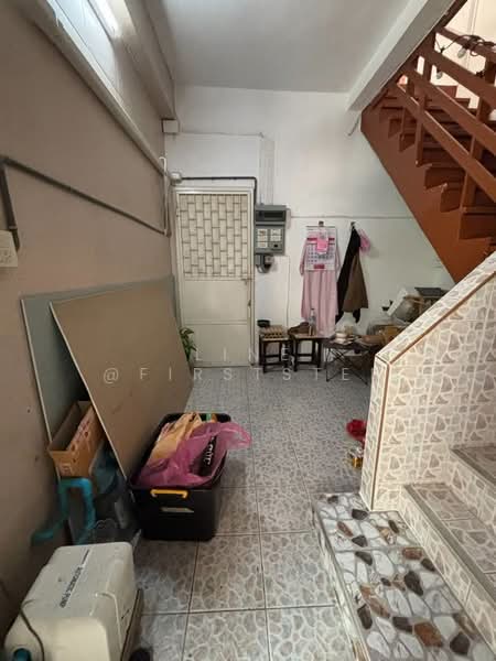 3-story Commercial Building in Soi Saint Louis 3 (Sathorn), Corner unit on the main road, Bangkok, Thung Wat Don, Sathon, Bangkok, , 138 sqm, Shophouse For Rent, by LINE @firststep, 500194761 - DDproperty.com