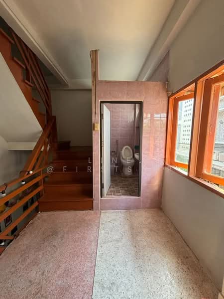 อาคารพาณิชย์ 3 ชั้น ซอยเซ็นหลุยส์ 3 (สาทร), ริมถนนใหญ่ ห้องหัวมุม, กรุงเทพ, ทุ่งวัดดอน, สาทร, กรุงเทพ, 138 ตร.ม., ตึกแถว-อาคารพาณิชย์ ให้เช่า, โดย LINE @firststep, 500194761 - DDproperty.com