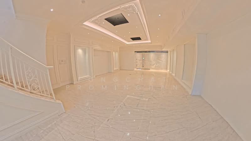 Bservaproperty Virtual Tour 360 Prime commercial space in central Thong Lo, Bangkok, Khlongtoei Nua, Watthana, Bangkok, , 183 sqm, Retail Space For Rent, by Tongchat Prominchan, 500194823 - DDproperty.com