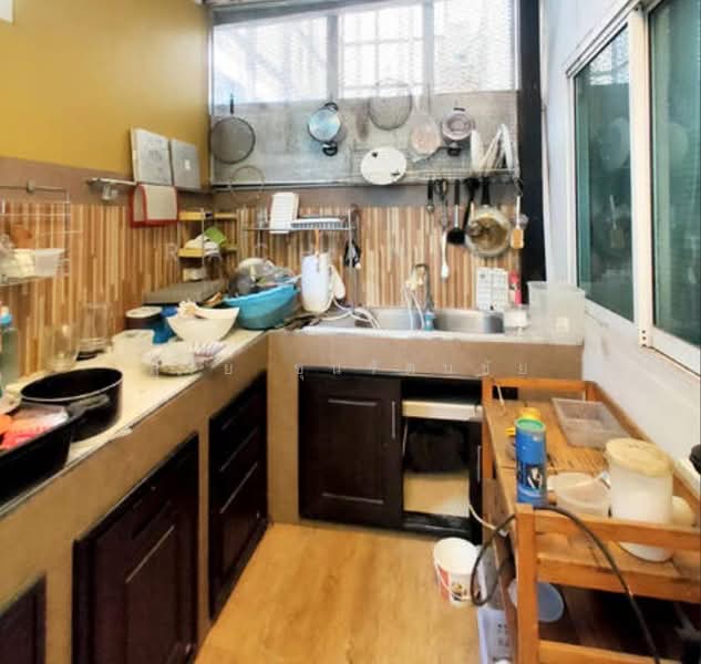 I-place, Soi Nak Niwas 48, Intersection 18, Nak Niwas Road, Lat Phrao Subdistrict, Lat Phrao Distric, Bangkok, Lat Phrao, Lat Phrao, Bangkok, 4 Bedrooms, 216 sqm, Townhouse For Sale, by สุรีย์ ชุนรัตนชัย, 500194970 - DDproperty.com