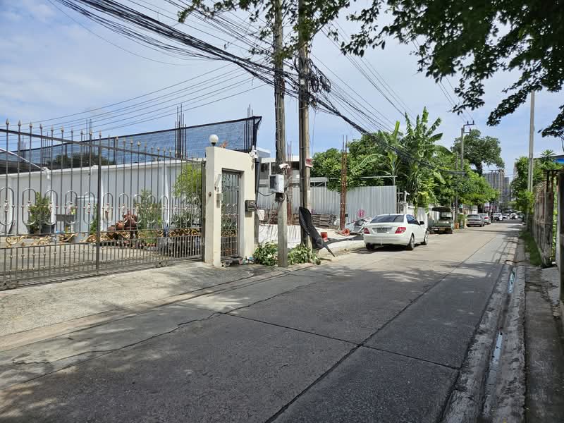 ให้เช่าที่ดิน ซอยอินทามระ 12 ใกล้รถไฟฟ้าสถานีสะพานควาย ขนาด 415 ตร.ว. เทคอนกรีตเต็มพื้นที่, กรุงเทพ, สามเสนใน, พญาไท, กรุงเทพ, 1,660 ตร.ม., ที่ดิน ให้เช่า, โดย คุณ ณิชาภา, 500194995 - DDproperty.com