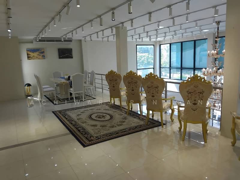 Building Ekkamai-Ramintra expressway., Bangkok, ประดิษฐ์มนูธรรม, Wang Thonglang, Wang Thonglang, Bangkok, , 1,000 sqm, Shophouse For Rent, by Achiwara Panusan, 500195021 - DDproperty.com