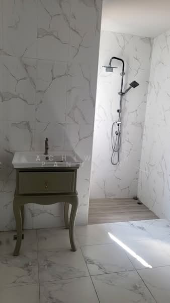 Building Ekkamai-Ramintra expressway., Bangkok, ประดิษฐ์มนูธรรม, Wang Thonglang, Wang Thonglang, Bangkok, , 1,000 sqm, Shophouse For Rent, by Achiwara Panusan, 500195021 - DDproperty.com