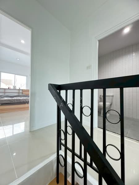 หมู่บ้านรุ่งกิจวิลล่า4, Bangkok, ร่มเกล้า54, Khlong Sam Prawet, Lat Krabang, Bangkok, 3 Bedrooms, 86 sqm, Townhouse For Sale, by ณัฐฌาพัชร์ ณิชากรอัมพร, 500195040 - DDproperty.com