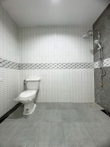 หมู่บ้านรุ่งกิจวิลล่า4, Bangkok, ร่มเกล้า54, Khlong Sam Prawet, Lat Krabang, Bangkok, 3 Bedrooms, 86 sqm, Townhouse For Sale, by ณัฐฌาพัชร์ ณิชากรอัมพร, 500195040 - DDproperty.com