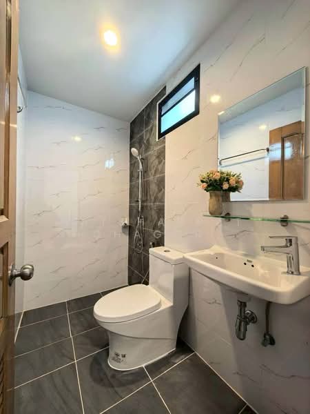 K.C. Ramintra 1, Bangkok, Hathairat Road 39, Sam Wa Tawan Tok, Khlong Sam Wa, Bangkok, 2 Bedrooms, 66 sqm, Townhouse For Sale, by ณัฐฌาพัชร์ ณิชากรอัมพร, 500195049 - DDproperty.com