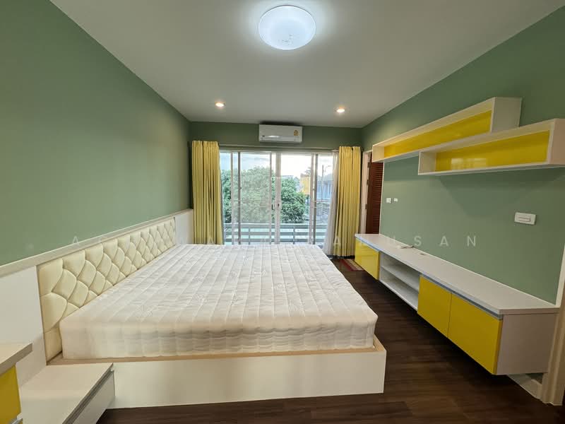 Town Plus X Ladprao, Bangkok, Khlong Chan, Bang Kapi, Bangkok, 3 Bedrooms, 250 sqm, Townhouse For Rent, by Achiwara Panusan, 500195050 - DDproperty.com