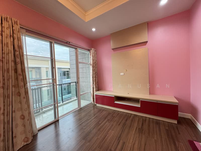 Town Plus X Ladprao, Bangkok, Khlong Chan, Bang Kapi, Bangkok, 3 Bedrooms, 250 sqm, Townhouse For Rent, by Achiwara Panusan, 500195050 - DDproperty.com