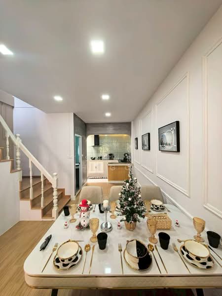 เพชรไพลิน พระยาสุเรนทร์ 35, Bangkok, พระยาสุเรนทร์ 35 พูด, Bang Chun, Khlong Sam Wa, Bangkok, 2 Bedrooms, 64 sqm, Townhouse For Sale, by ณัฐฌาพัชร์ ณิชากรอัมพร, 500195051 - DDproperty.com