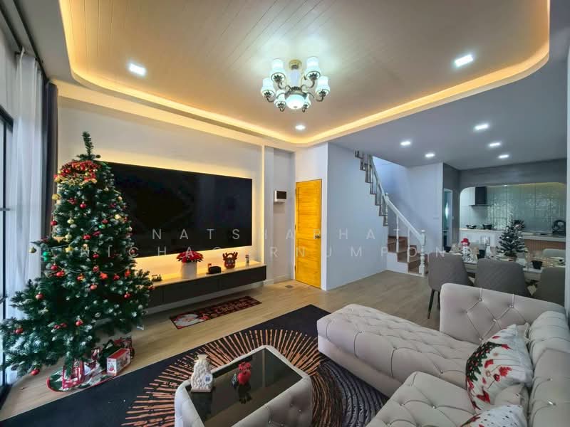 เพชรไพลิน พระยาสุเรนทร์ 35, Bangkok, พระยาสุเรนทร์ 35 พูด, Bang Chun, Khlong Sam Wa, Bangkok, 2 Bedrooms, 64 sqm, Townhouse For Sale, by ณัฐฌาพัชร์ ณิชากรอัมพร, 500195051 - DDproperty.com