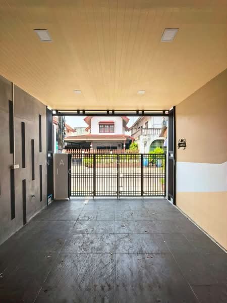 เพชรไพลิน พระยาสุเรนทร์ 35, Bangkok, พระยาสุเรนทร์ 35 พูด, Bang Chun, Khlong Sam Wa, Bangkok, 2 Bedrooms, 64 sqm, Townhouse For Sale, by ณัฐฌาพัชร์ ณิชากรอัมพร, 500195051 - DDproperty.com