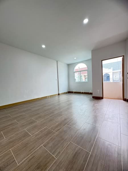 วรางกูล, Bangkok, เลียบคลองสองซอย6, Bang Chun, Khlong Sam Wa, Bangkok, 2 Bedrooms, 64 sqm, Townhouse For Sale, by ณัฐฌาพัชร์ ณิชากรอัมพร, 500195052 - DDproperty.com