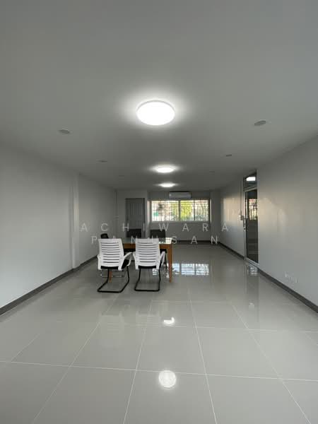 Townhome Sinthanee Ladprao 80-Mengjai, Bangkok, ลาดพร้าว 80, Wang Thonglang, Wang Thonglang, Bangkok, 5 Bedrooms, 300 sqm, Townhouse For Rent, by Achiwara Panusan, 500195055 - DDproperty.com