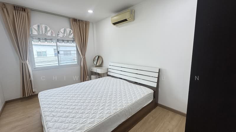 Baan Huai Khwang, Bangkok, Huai Khwang, Huai Khwang, Bangkok, 3 Bedrooms, 200 sqm, Townhouse For Rent, by Achiwara Panusan, 500195058 - DDproperty.com