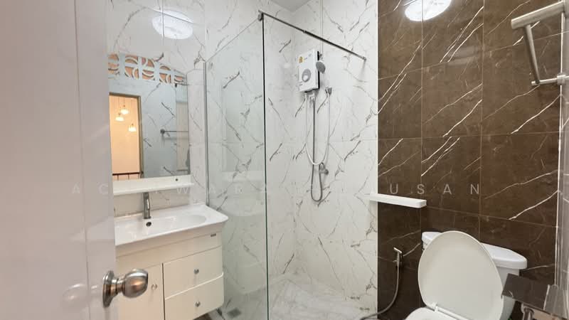 Baan Huai Khwang, Bangkok, Huai Khwang, Huai Khwang, Bangkok, 3 Bedrooms, 200 sqm, Townhouse For Rent, by Achiwara Panusan, 500195058 - DDproperty.com