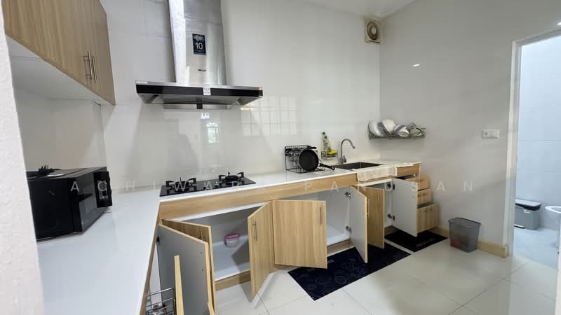 Baan Huai Khwang, Bangkok, Huai Khwang, Huai Khwang, Bangkok, 3 Bedrooms, 200 sqm, Townhouse For Rent, by Achiwara Panusan, 500195058 - DDproperty.com