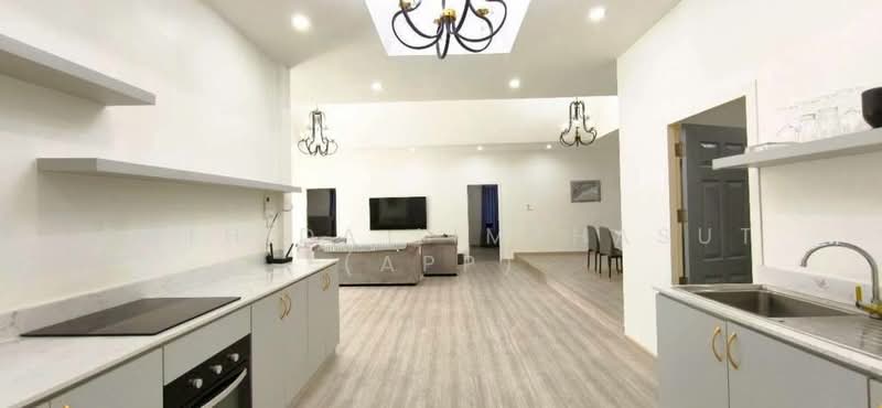 ให้เช่า - บ้านเดี่ยว 300 ตร.ม. พร้อมสระว่ายน้ำส่วนตัว ใกล้อ่างเก็บน้ำ ชากนอก พัทยา, ชลบุรี