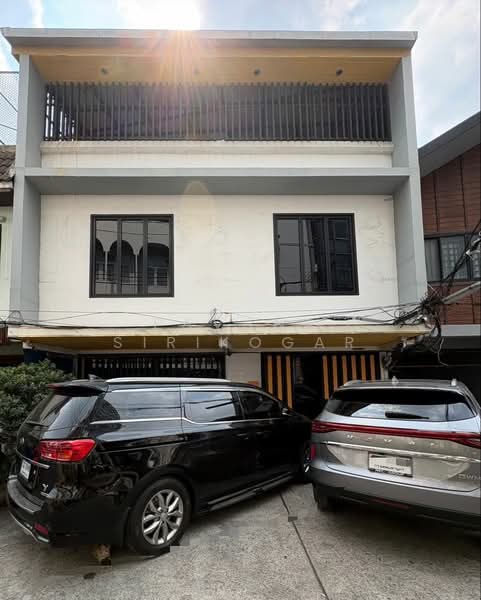 3-BR House, Bangkok, Rong Muang, Pathum Wan, Bangkok, 3 Bedrooms, 220 sqm, Single Detached House For Rent, by Pavana Sirikogar, 500195192 - DDproperty.com