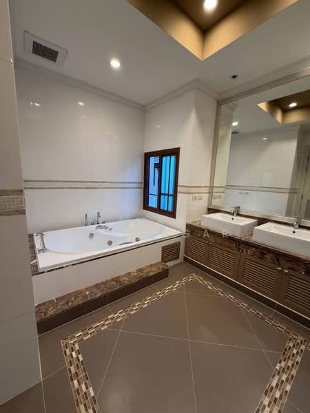 Baan Sansiri Sukhumvit 67, Bangkok, 32 Soi Sukhumvit 67, Phra Kanong Nua, Watthana, Bangkok, 4 Bedrooms, 394 sqm, Single Detached House For Rent, by Pavana Sirikogar, 500195262 - DDproperty.com