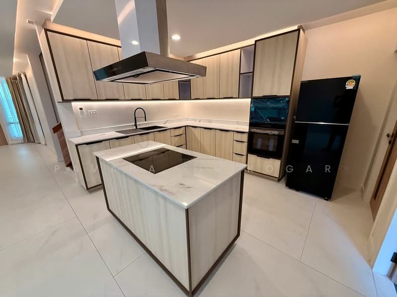 3-BR Townhouse, Bangkok, Khlong Tan Nua, Watthana, Bangkok, 3 Bedrooms, 230 sqm, Townhouse For Rent, by Pavana Sirikogar, 500195285 - DDproperty.com