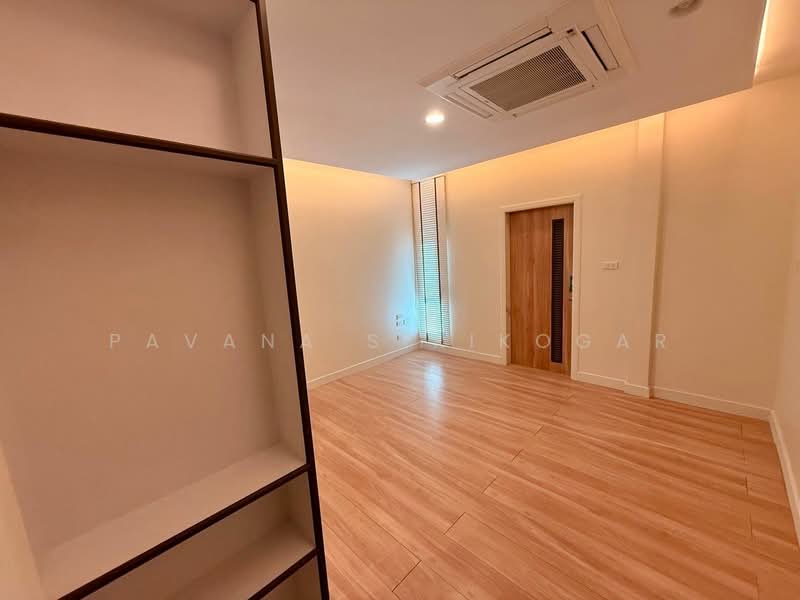 3-BR Townhouse, Bangkok, Khlong Tan Nua, Watthana, Bangkok, 3 Bedrooms, 230 sqm, Townhouse For Rent, by Pavana Sirikogar, 500195285 - DDproperty.com