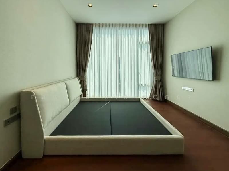 Q1 Sukhumvit, Bangkok, 1 Sukhumvit Road, Khlong Toei, Khlong Toei, Bangkok, 2 Bedrooms, 108 sqm, Condo For Rent, by Pavana Sirikogar, 500195288 - DDproperty.com