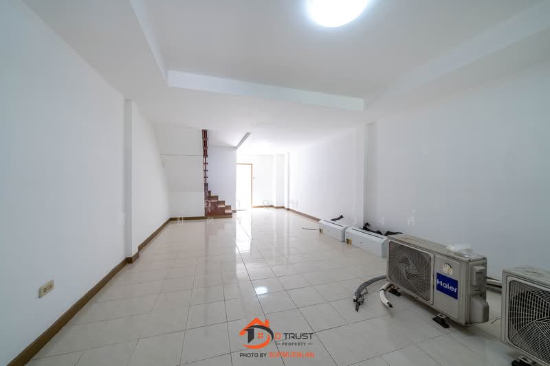 หมู่บ้าน มัณฑนานิเวศน์ บางโฉลง (บางนา-ตราด กม.18), สมุทรปราการ, ถนน บางนา-ตราด, บางโฉลง, บางพลี, สมุทรปราการ, 144 ตร.ม., ทาวน์เฮ้าส์ ขาย, โดย อุกฤษฎ์ สัตย์ตระกูลวงศ์, 500195313 - DDproperty.com