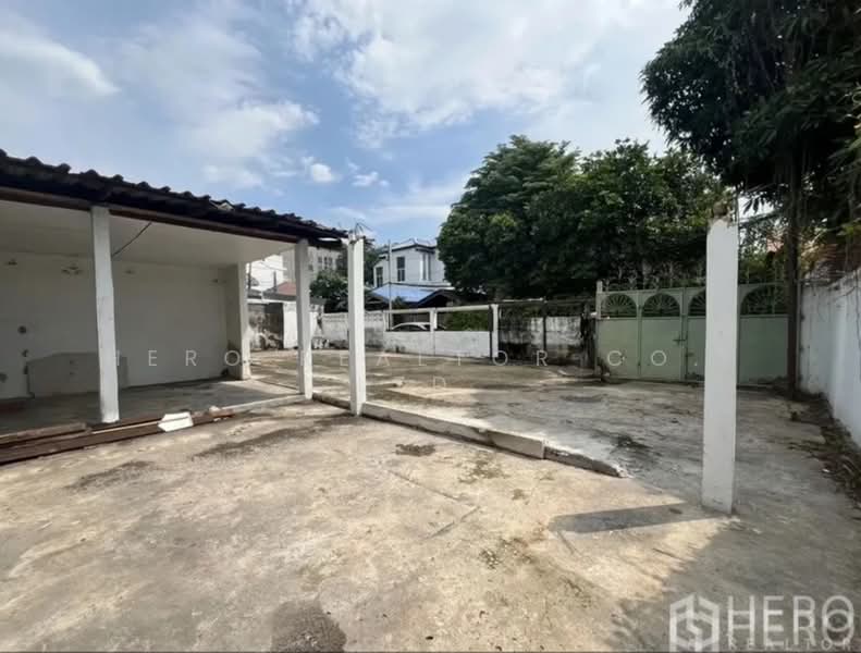 ให้เช่า - For rent Detached House in Phra Khanong Bangkok BTS Punnawithi BRE18791, กรุงเทพ