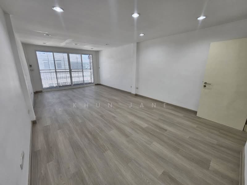 Commercial building for rent, near Bang Chak BTS station (350 meters) (SPSJP203), Bangkok, สุขุมวิท59, Khlong Tan Nua, Watthana, Bangkok, , 156 sqm, Shophouse For Rent, by Khun Jane, 500195437 - DDproperty.com