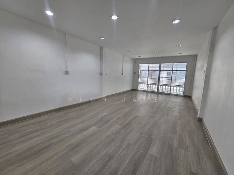 Commercial building for rent, near Bang Chak BTS station (350 meters) (SPSJP203), Bangkok, สุขุมวิท59, Khlong Tan Nua, Watthana, Bangkok, , 156 sqm, Shophouse For Rent, by Khun Jane, 500195437 - DDproperty.com