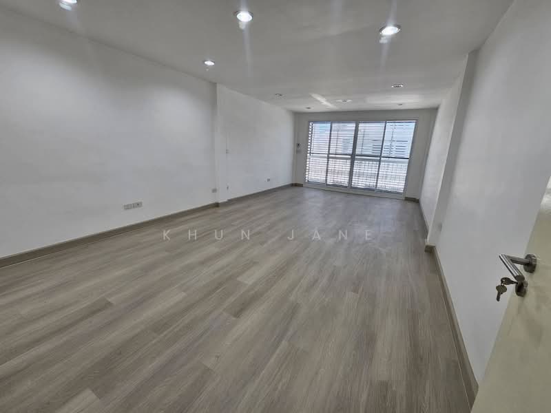 Commercial building for rent, near Bang Chak BTS station (350 meters) (SPSJP203), Bangkok, สุขุมวิท59, Khlong Tan Nua, Watthana, Bangkok, , 156 sqm, Shophouse For Rent, by Khun Jane, 500195437 - DDproperty.com