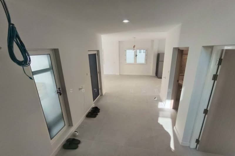 ขาย/เช่า บ้านเดี่ยว เนื้อที่ 68 ตร.ว. ซอยรัชดานิเวศน์ 14 (แยกเหม่งจ๋าย), Bangkok, Samsen Nok, Huai Khwang, Bangkok, 4 Bedrooms, 270 sqm, Single Detached House For Sale, by ชนะชาติ นนท์ตา, 500195682 - DDproperty.com