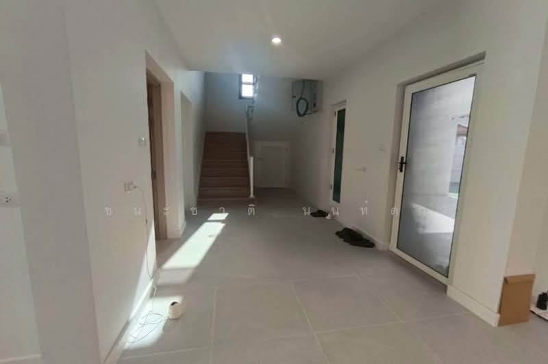 ขาย/เช่า บ้านเดี่ยว เนื้อที่ 68 ตร.ว. ซอยรัชดานิเวศน์ 14 (แยกเหม่งจ๋าย), Bangkok, Samsen Nok, Huai Khwang, Bangkok, 4 Bedrooms, 270 sqm, Single Detached House For Sale, by ชนะชาติ นนท์ตา, 500195682 - DDproperty.com