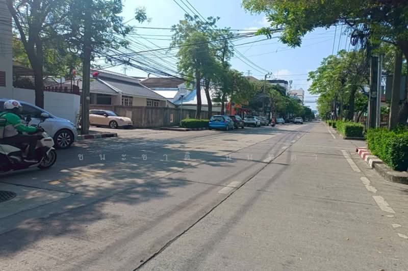 ขาย/เช่า บ้านเดี่ยว เนื้อที่ 68 ตร.ว. ซอยรัชดานิเวศน์ 14 (แยกเหม่งจ๋าย), Bangkok, Samsen Nok, Huai Khwang, Bangkok, 4 Bedrooms, 270 sqm, Single Detached House For Sale, by ชนะชาติ นนท์ตา, 500195682 - DDproperty.com